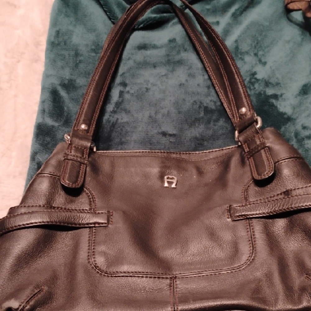 Elegant Black Leather Handbag